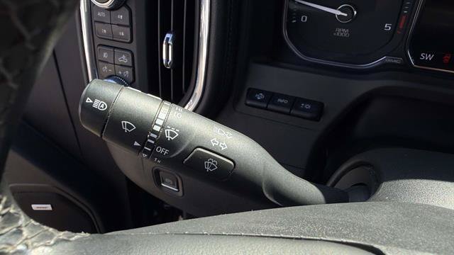 Used 2023 GMC Sierra 2500 Denali w/ Denali Ultimate Package AWD/4WD image 16