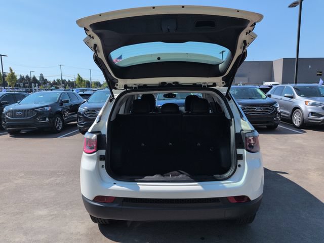 Used 2020 Jeep Compass Latitude w/ Cold Weather Group AWD/4WD image 18
