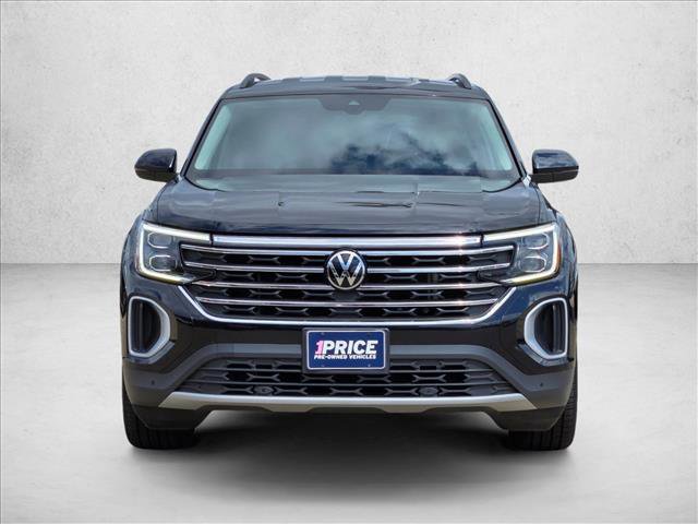 Used 2024 Volkswagen Atlas SE w/ Black Wheel Package FWD image 2