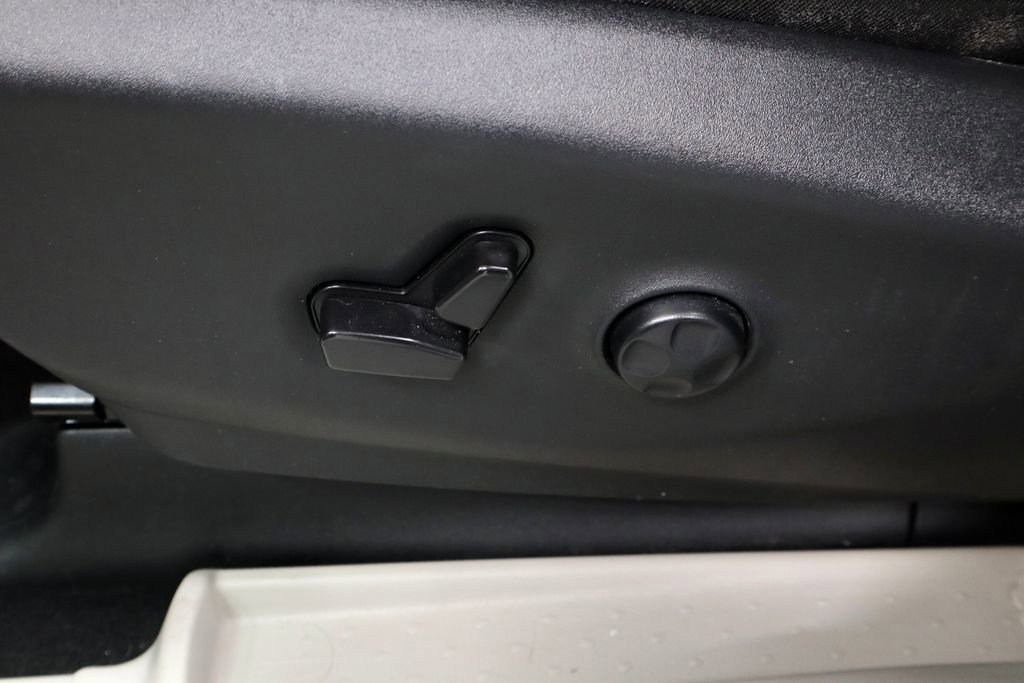 Used 2023 Chrysler Pacifica Touring-L image 25