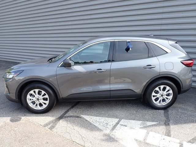 Certified 2023 Ford Escape Active AWD/4WD image 2