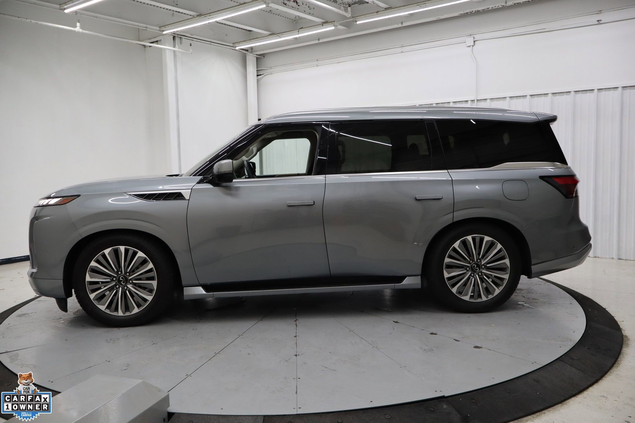 Used 2025 INFINITI QX80 Sensory image 9