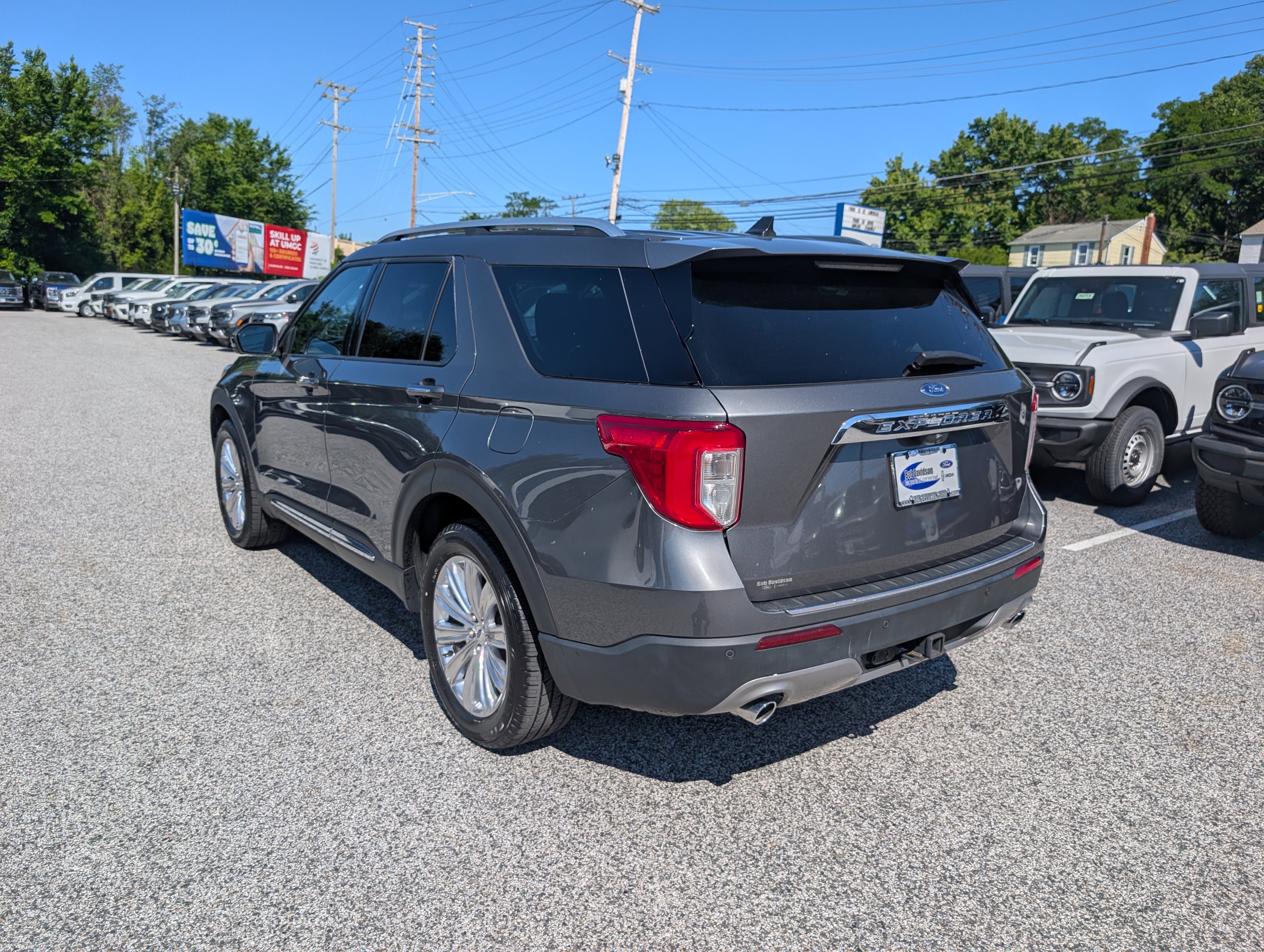 Certified 2022 Ford Explorer Limited w/ Limited Technology Package AWD/4WD image 5