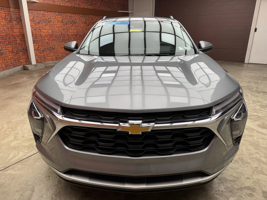 Used 2024 Chevrolet Trax LT w/ LT Convenience Package image 7
