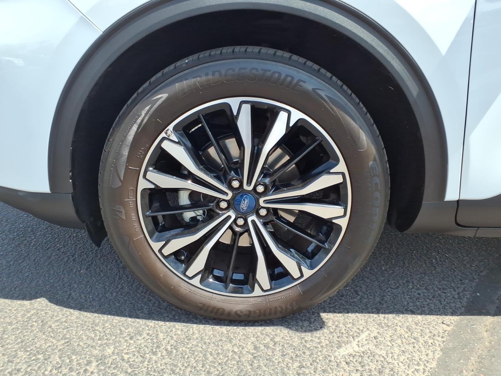 Certified 2022 Ford Escape SE w/ SE Sport Appearance Package FWD image 9
