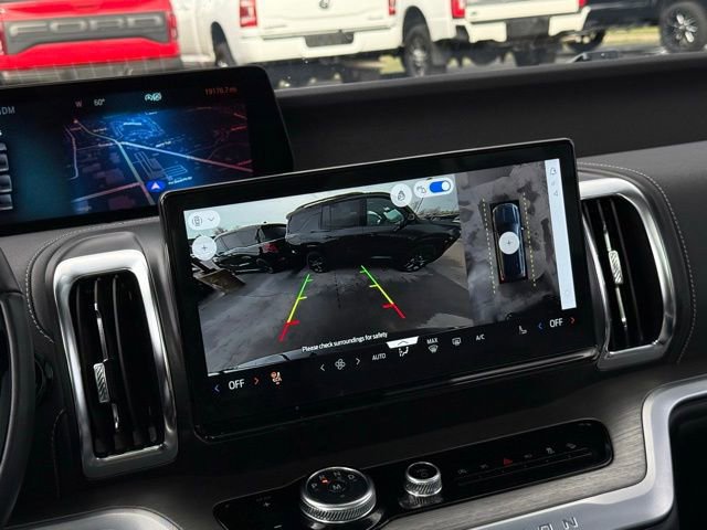 Certified 2025 Ford Expedition Platinum image 16