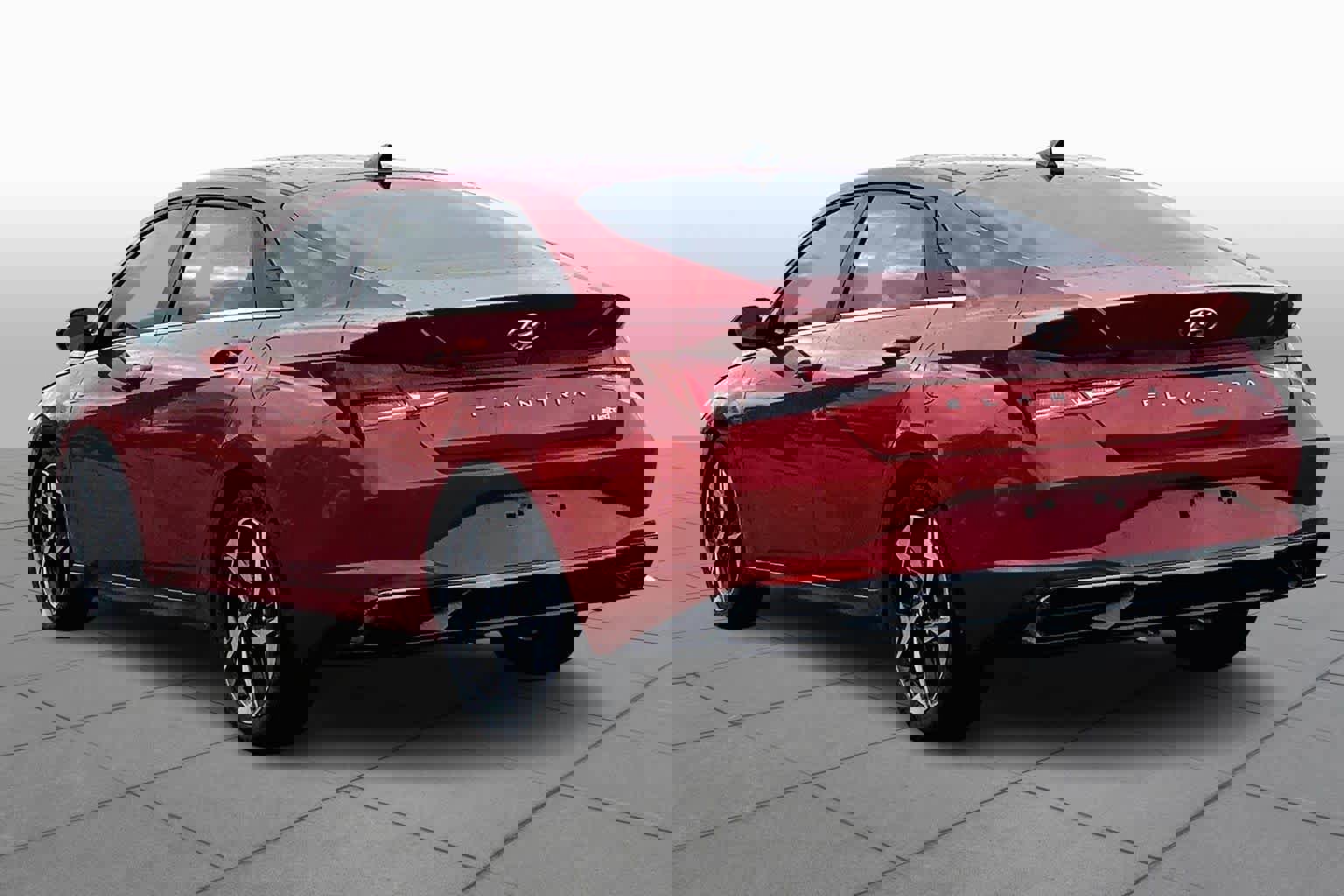 Used 2021 Hyundai Elantra Limited image 2