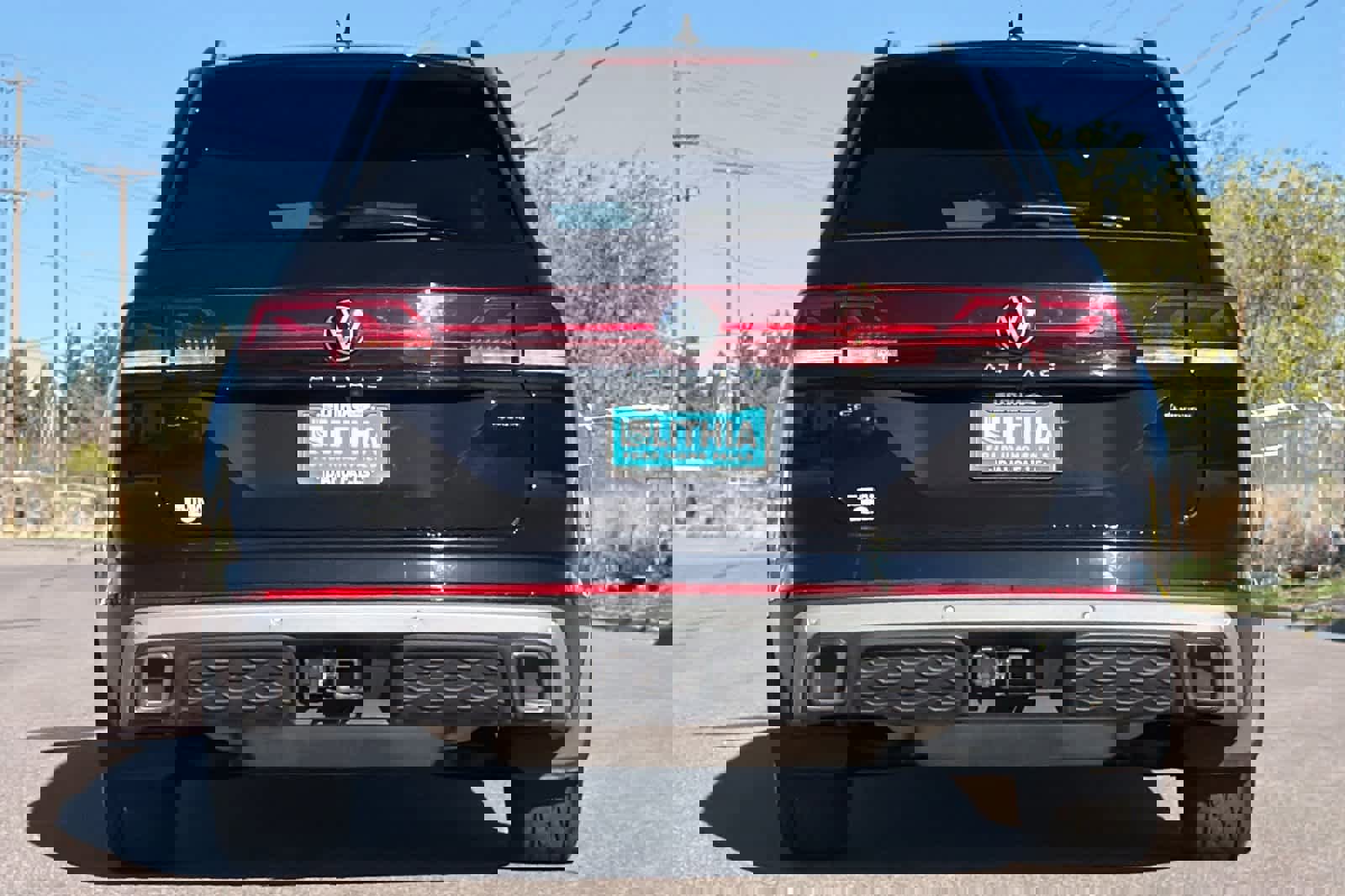 Used 2025 Volkswagen Atlas Peak Edition SE image 4