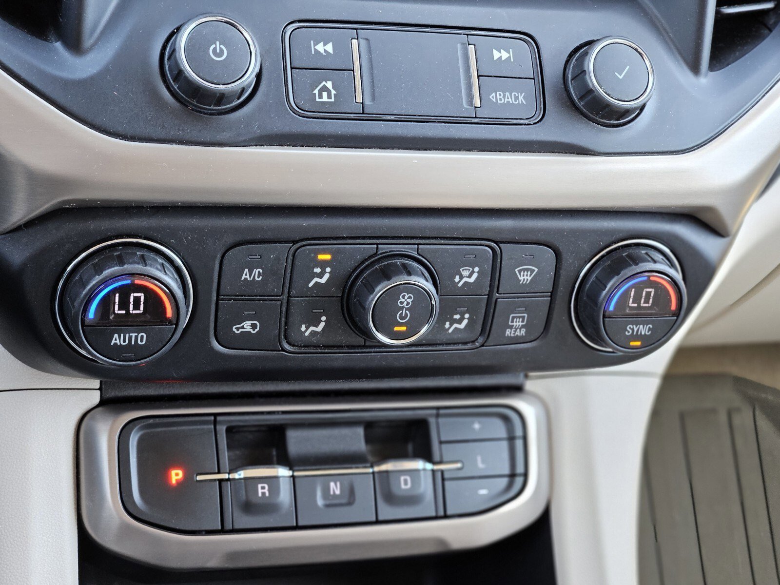 Used 2022 GMC Acadia Denali w/ Denali Technology Package image 23