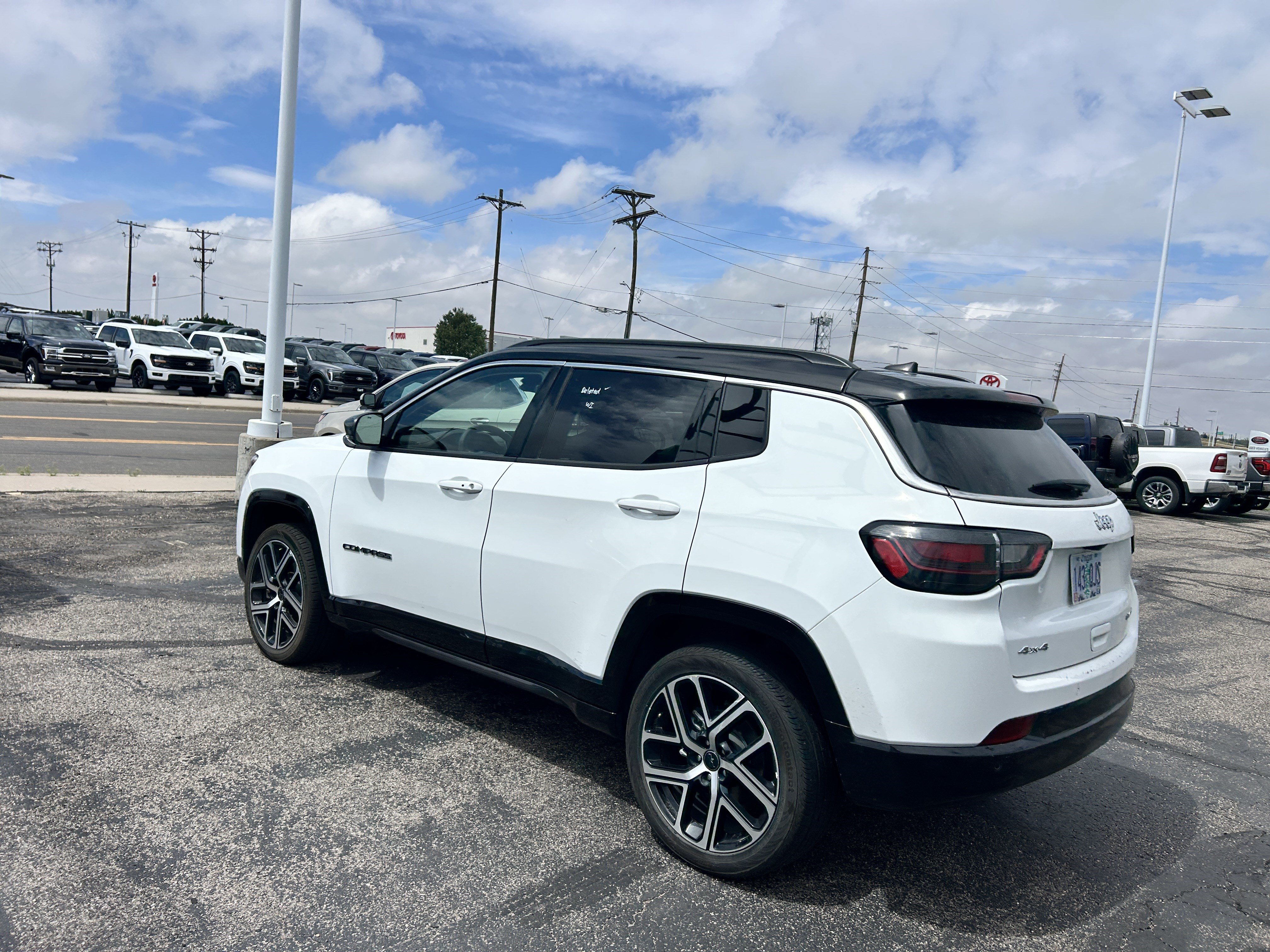 Used 2025 Jeep Compass Limited w/ Elite Group AWD/4WD image 3
