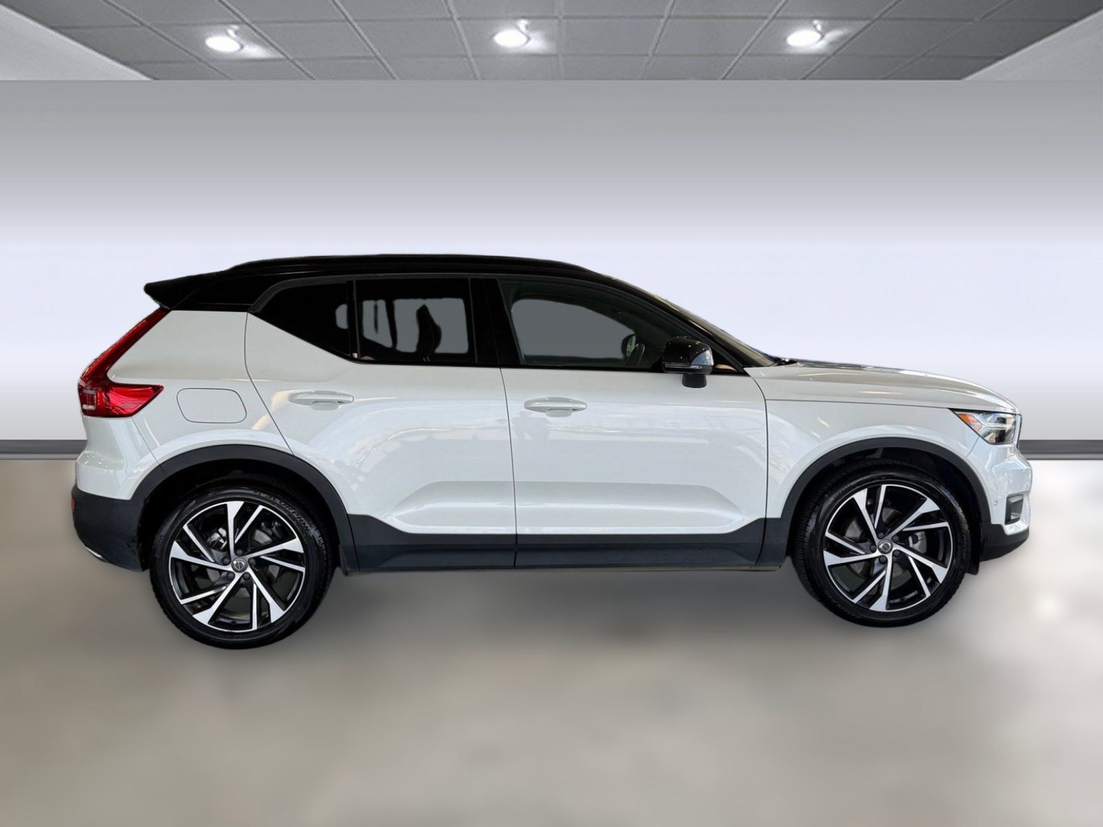 Used 2020 Volvo XC40 T5 R-Design w/ Protection Package Premier AWD/4WD image 8