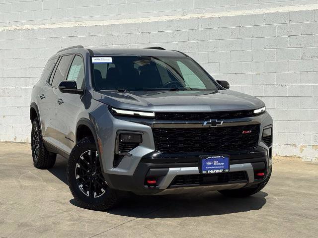 Used 2025 Chevrolet Traverse Z71 AWD/4WD image 3