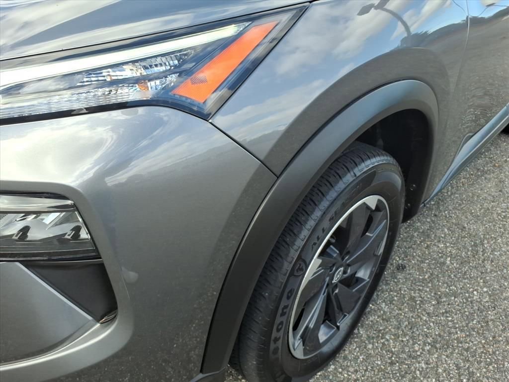 Used 2024 Nissan Rogue SV image 11