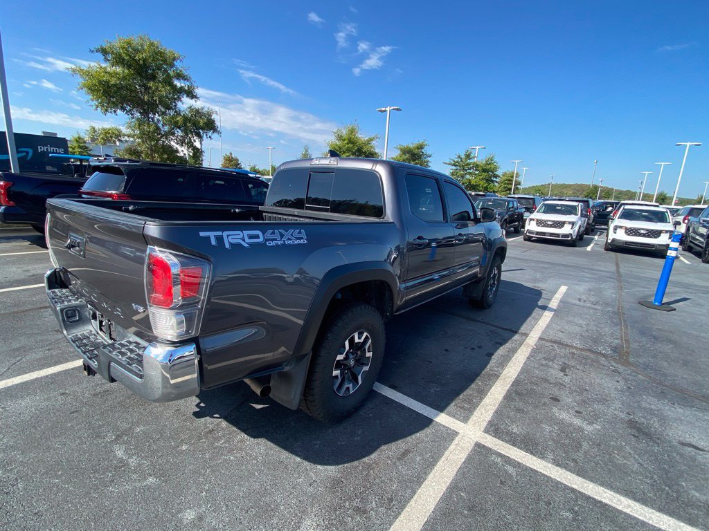 Used 2022 Toyota Tacoma TRD Off-Road AWD/4WD image 8