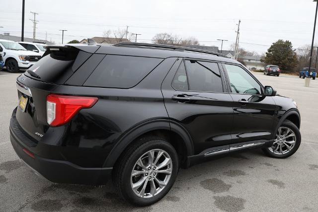 Certified 2022 Ford Explorer XLT w/ Equipment Group 202A image 3