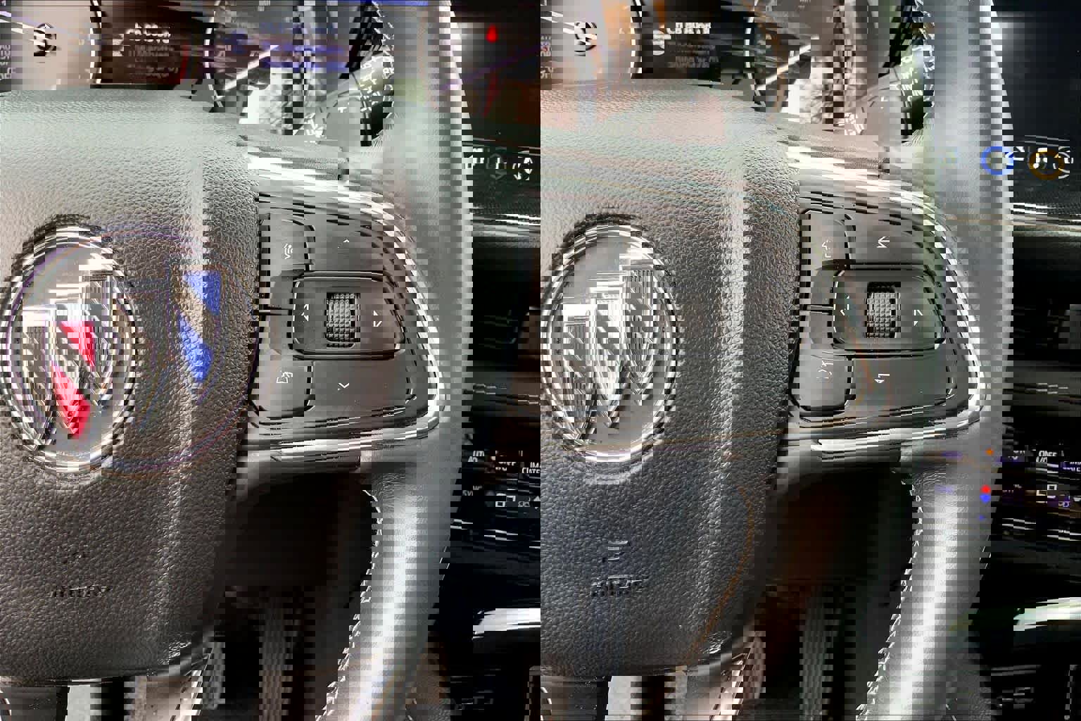 Used 2023 Buick Envision Essence image 24