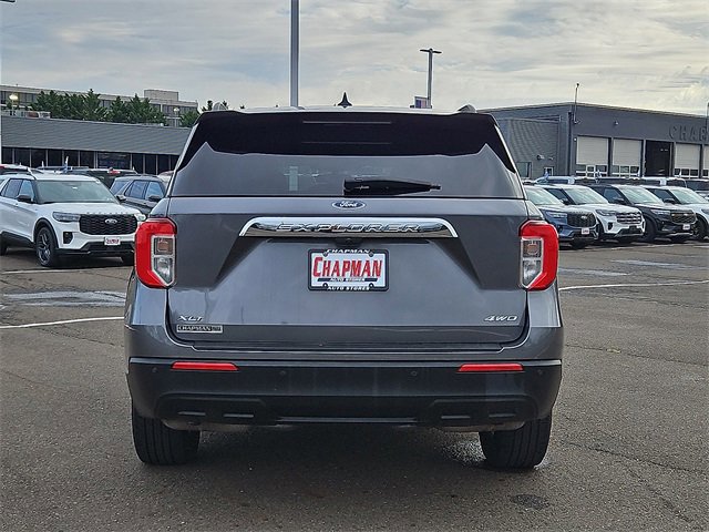 Certified 2022 Ford Explorer XLT image 3