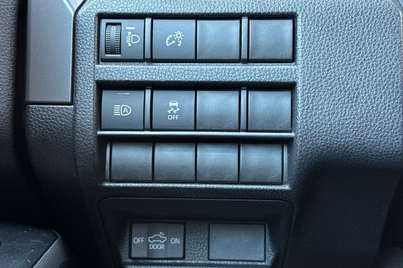 Used 2025 Toyota Tacoma TRD Off-Road AWD/4WD image 30