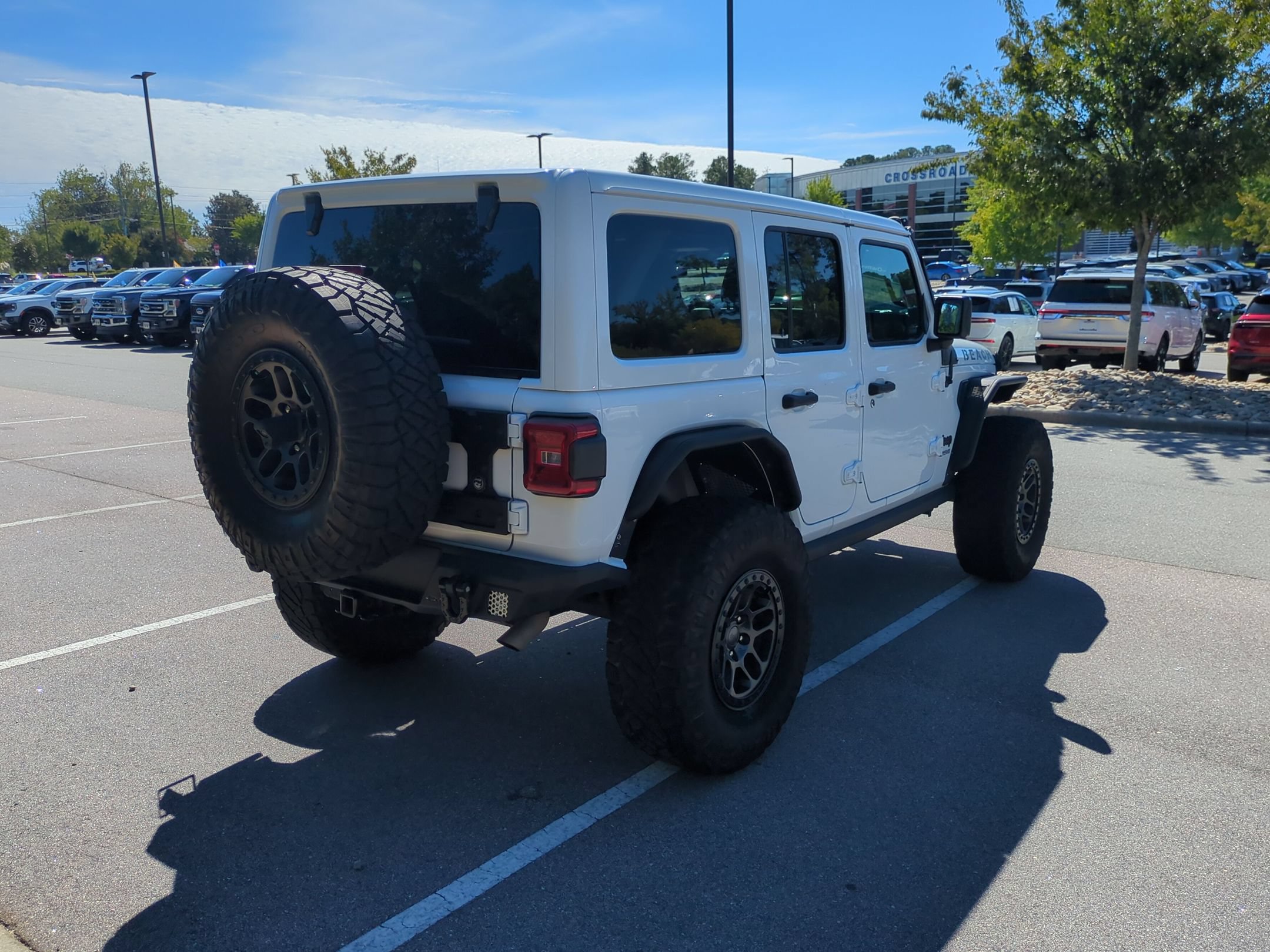 Used 2022 Jeep Wrangler Unlimited Sport w/ Xtreme Recon 35" Tire Package AWD/4WD image 4
