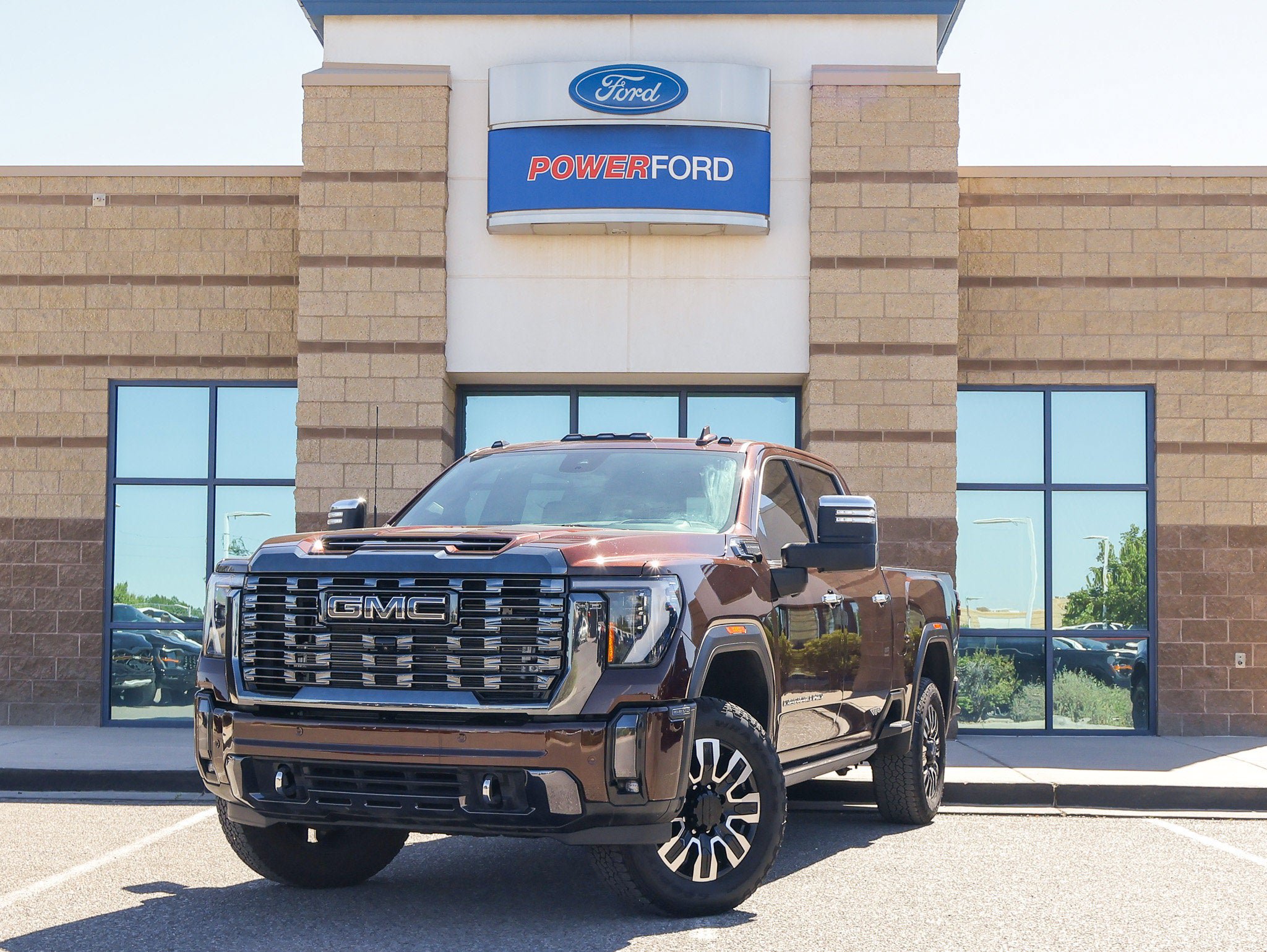 Used 2024 GMC Sierra 3500 Denali Ultimate AWD/4WD image 2