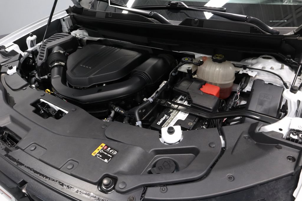 Used 2025 GMC Acadia Elevation AWD/4WD image 18