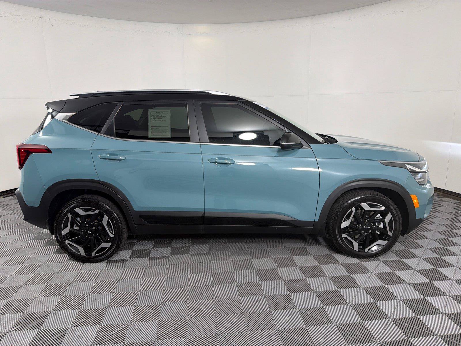 Used 2024 Kia Seltos SX AWD/4WD image 8