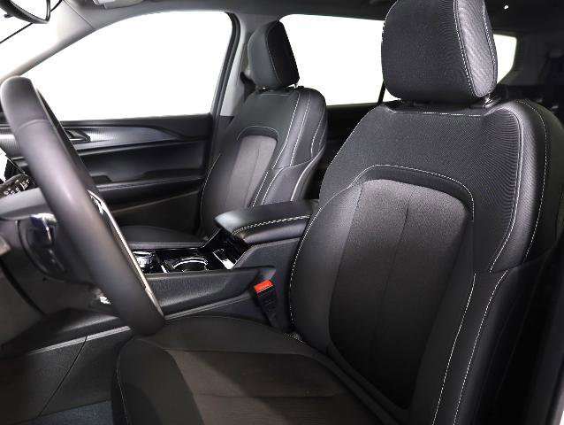 Used 2023 Jeep Grand Cherokee L Laredo image 7