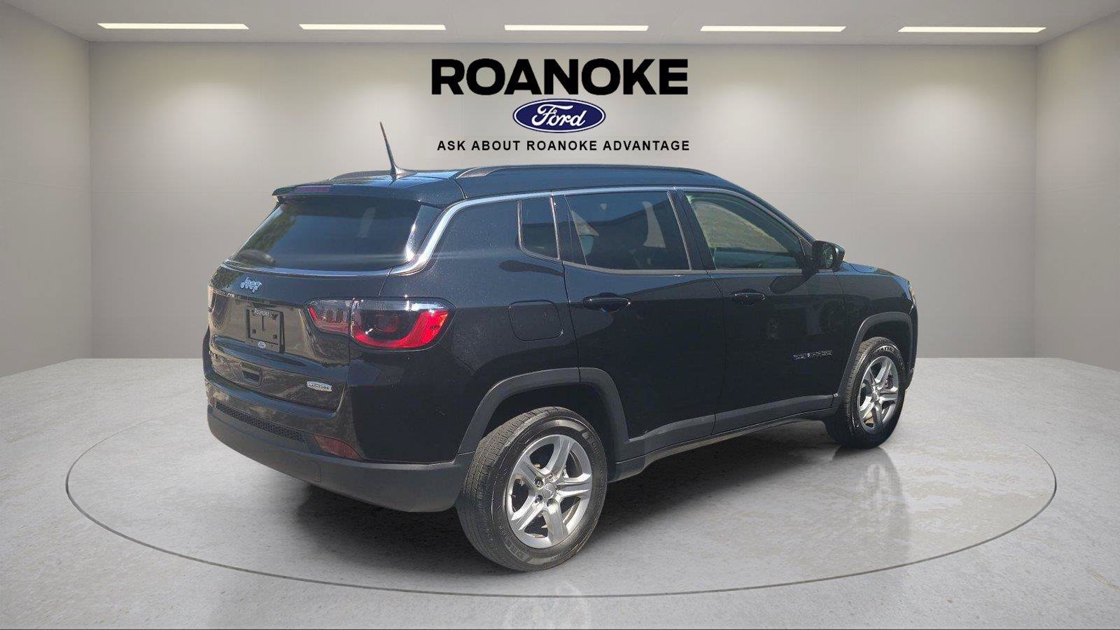 Used 2023 Jeep Compass Latitude w/ Convenience Group AWD/4WD image 9