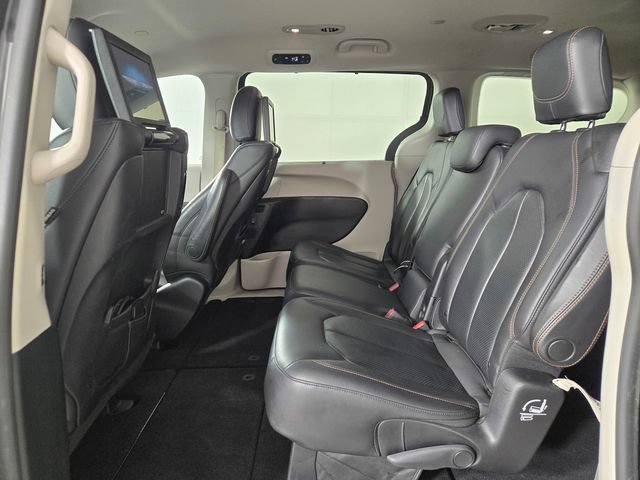 Used 2019 Chrysler Pacifica Touring-L Plus w/ Tire & Wheel Group FWD image 15