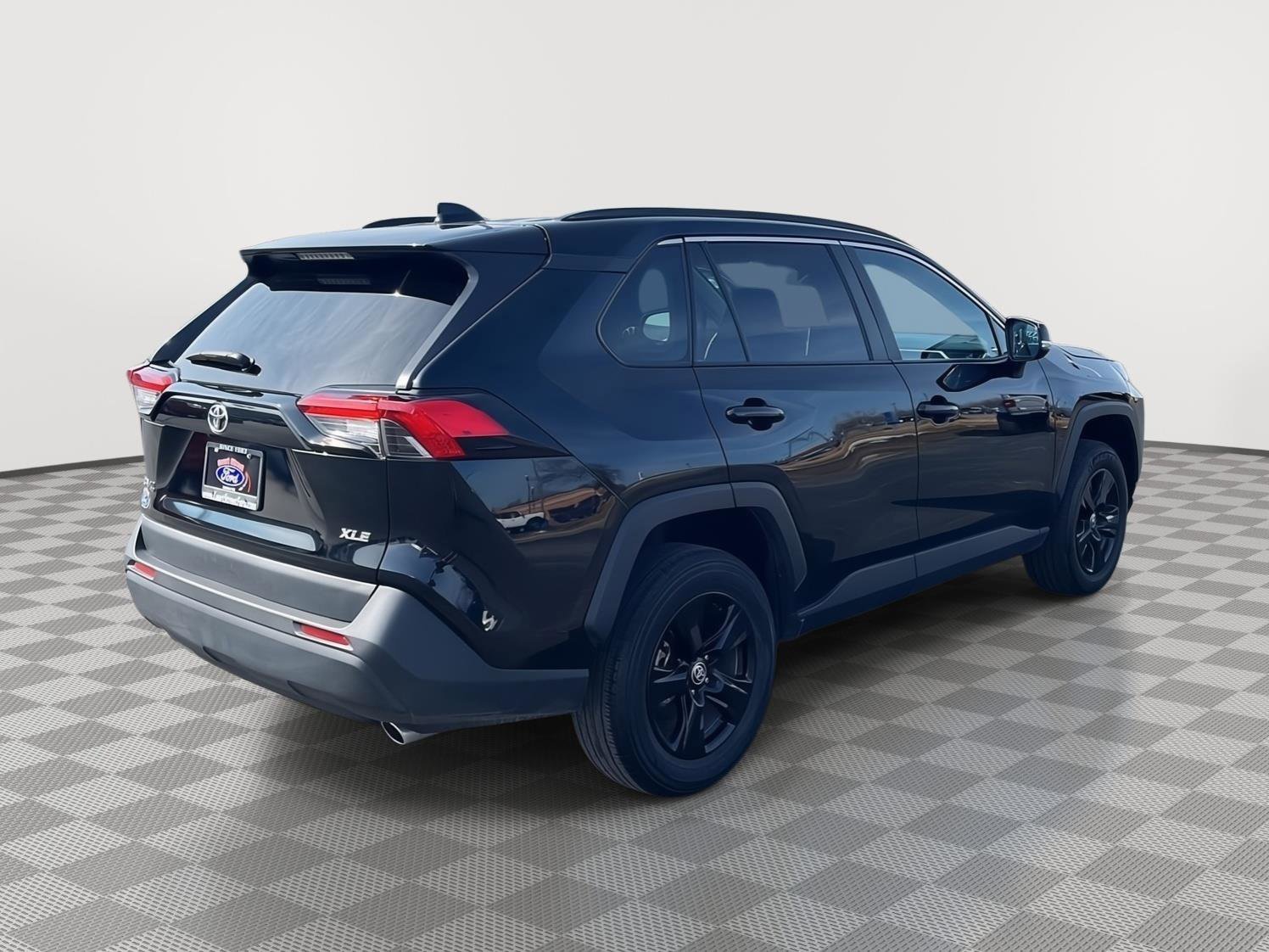 Used 2023 Toyota RAV4 XLE image 5