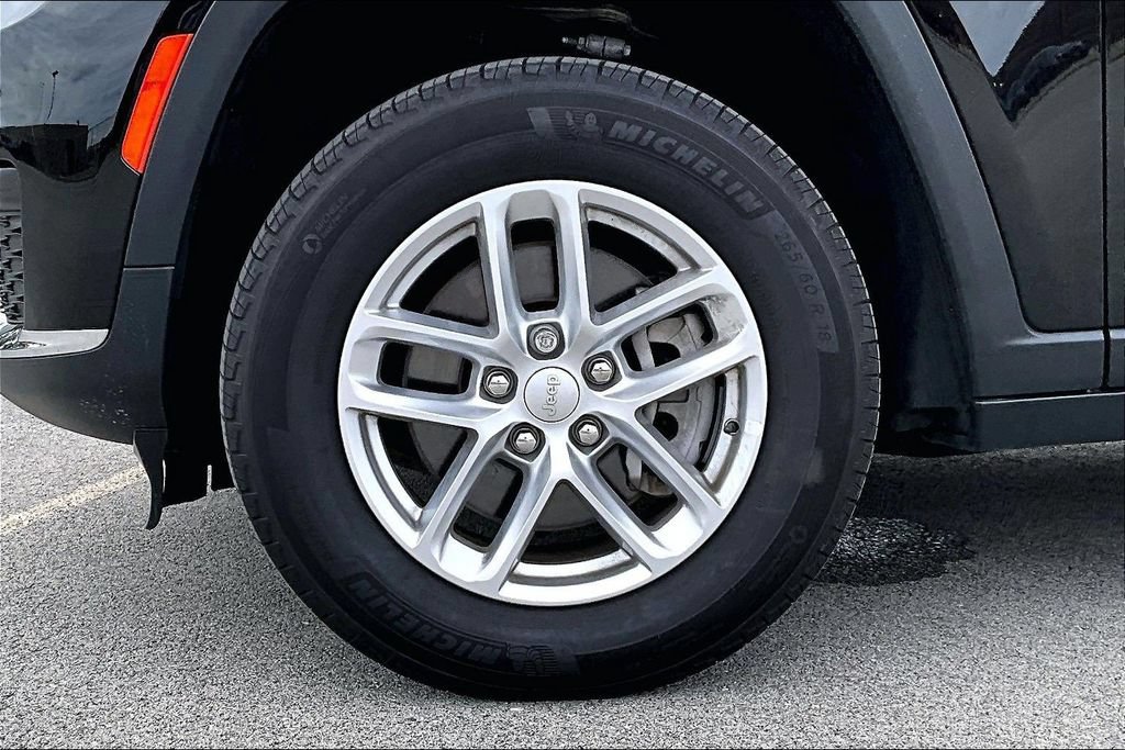 Used 2025 Jeep Grand Cherokee L Laredo AWD/4WD image 9