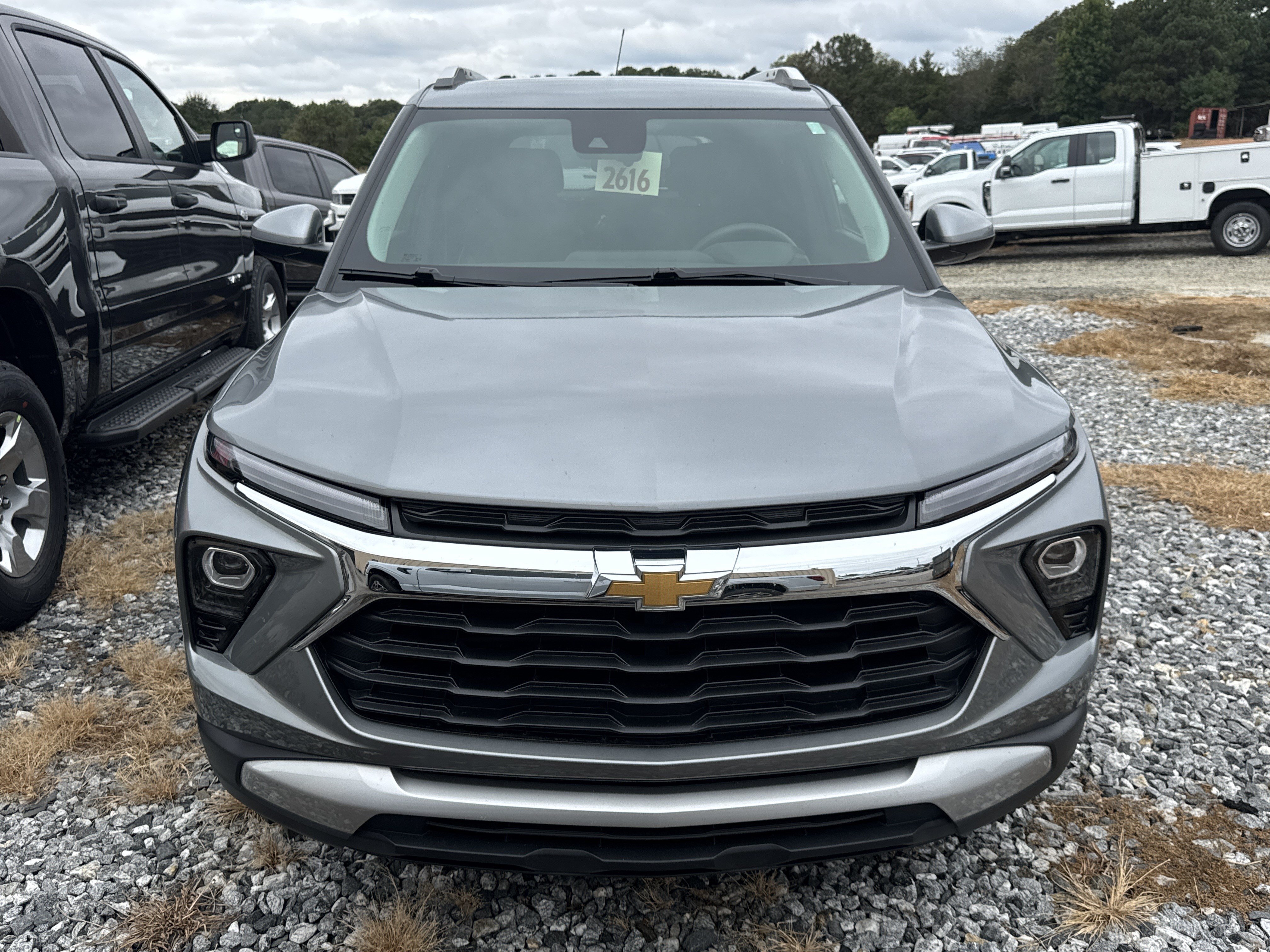 Used 2024 Chevrolet TrailBlazer LT w/ Driver Confidence Package FWD image 2