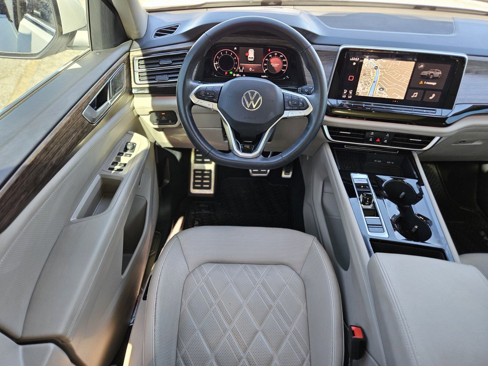 Used 2025 Volkswagen Atlas SEL Premium R-Line image 14