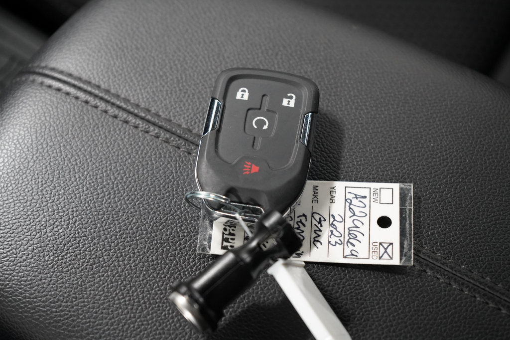 Used 2023 GMC Terrain SLE w/ Driver Convenience Package AWD/4WD image 28
