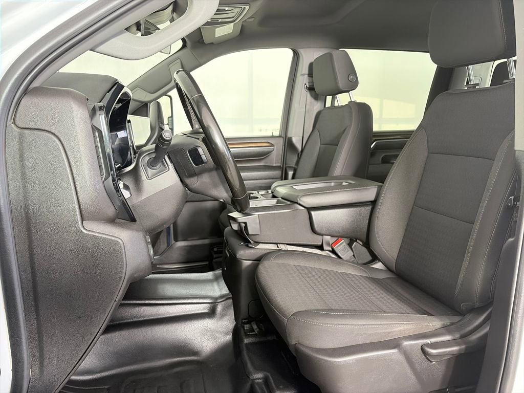 Used 2024 Chevrolet Silverado 3500 LT image 11