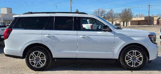 Certified 2025 Ford Expedition Active AWD/4WD image 5