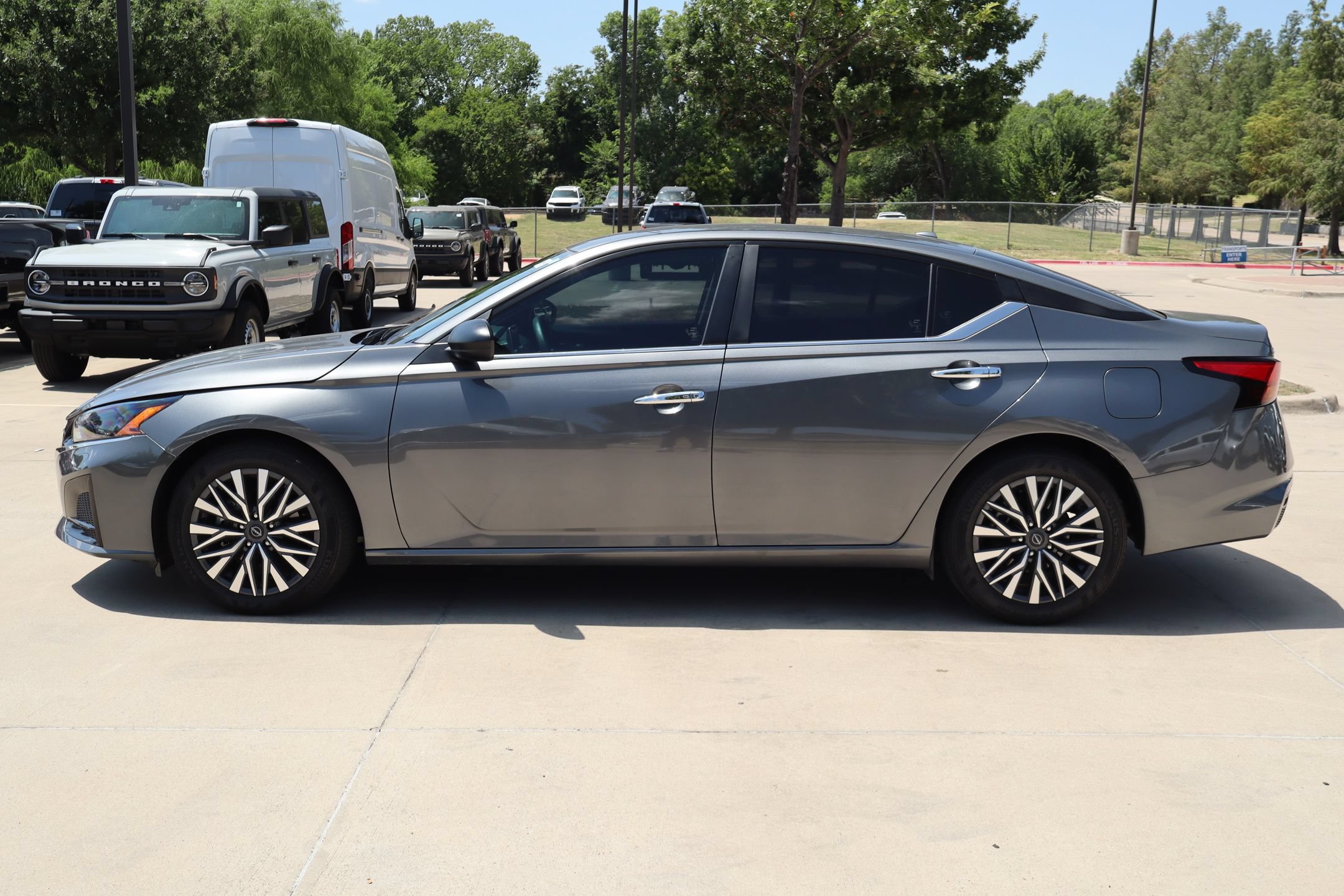 Used 2025 Nissan Altima 2.5 SV FWD image 7