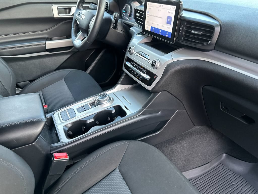 Certified 2024 Ford Explorer XLT RWD image 16
