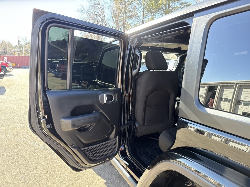 Used 2023 Jeep Wrangler Unlimited Rubicon w/ Cold Weather Group image 17