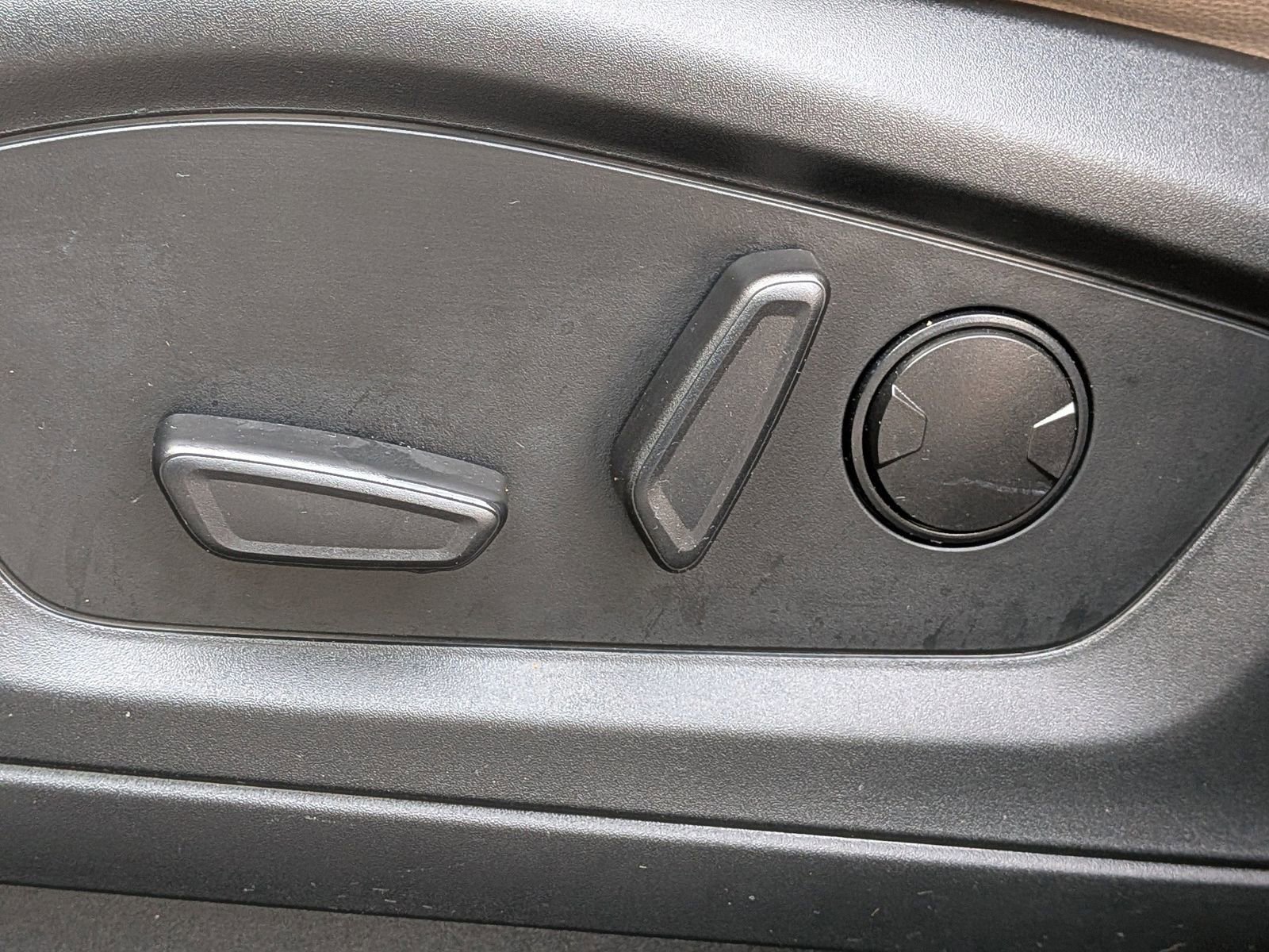 Certified 2023 Ford Explorer Limited w/ Limited Technology Package image 22