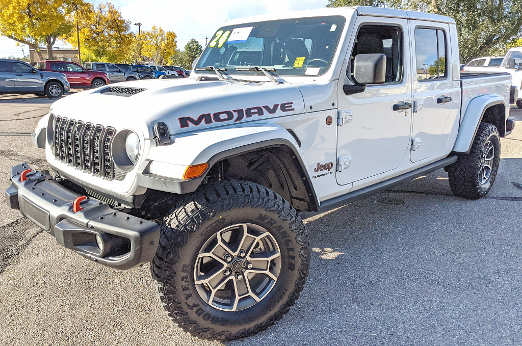 Used 2024 Jeep Gladiator Mojave AWD/4WD image 6