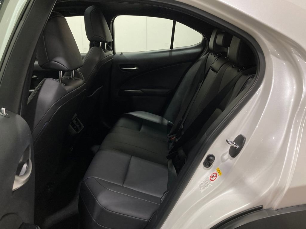 Used 2019 Lexus UX 200 image 18