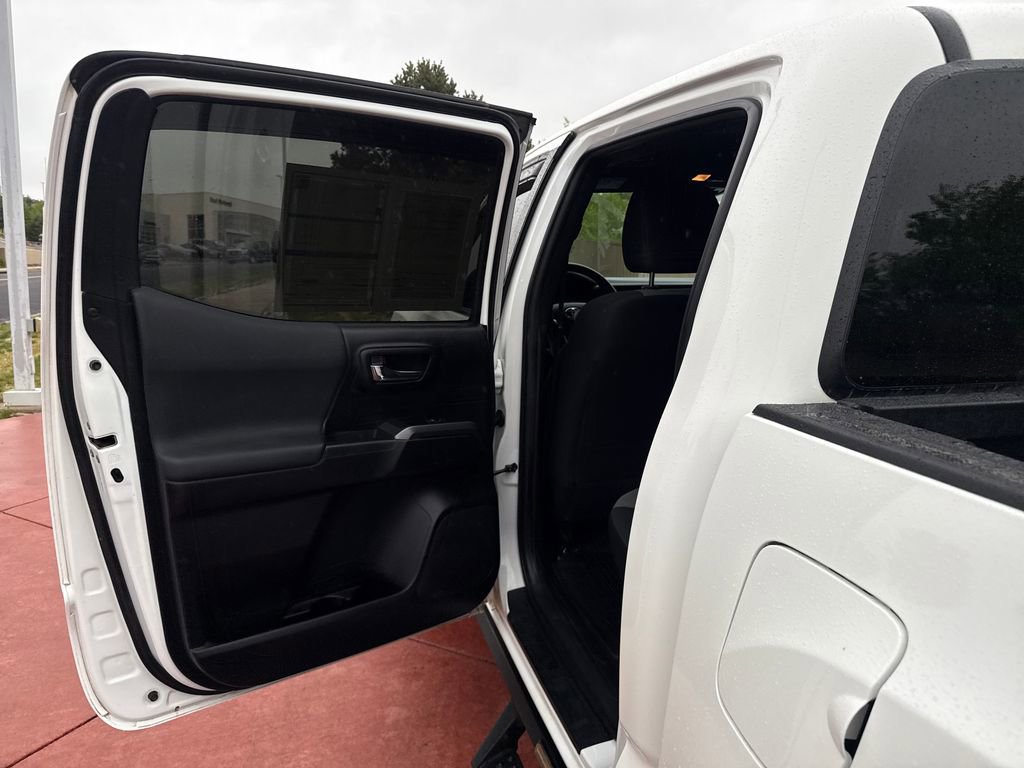 Used 2022 Toyota Tacoma TRD Off-Road AWD/4WD image 18