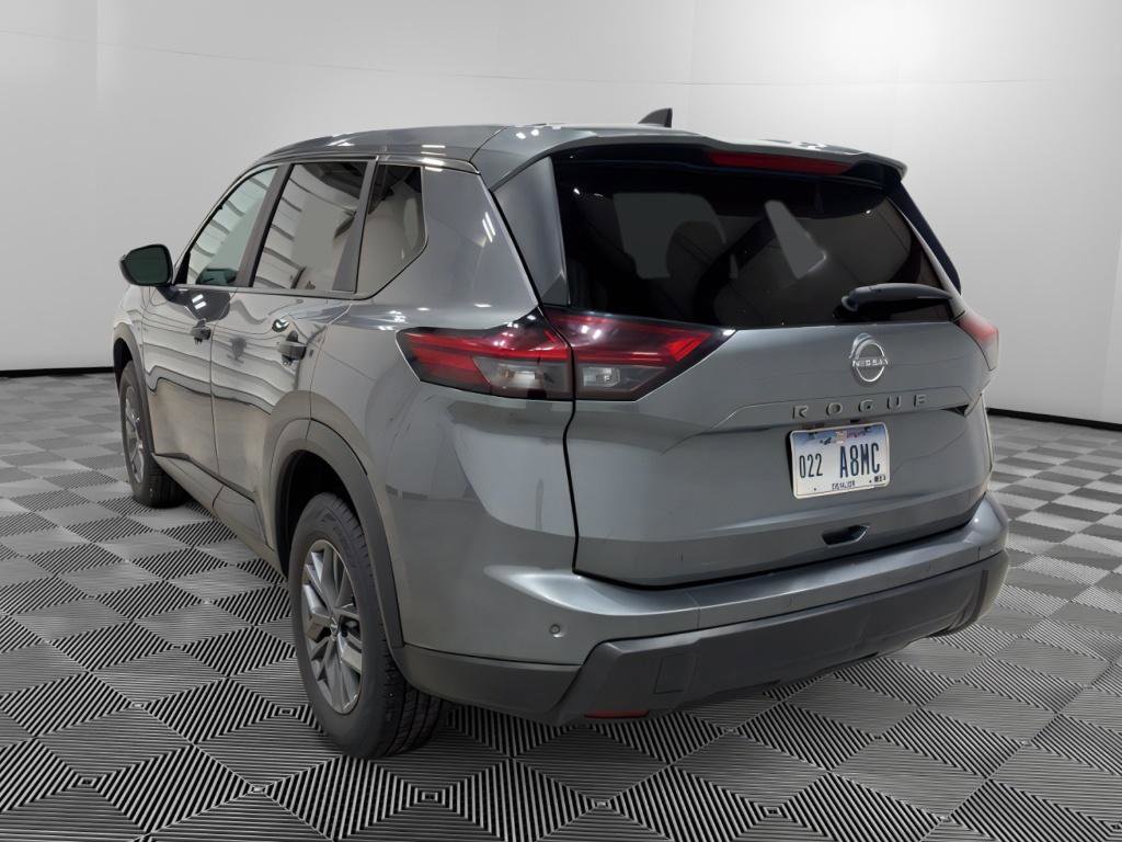 Used 2024 Nissan Rogue SV FWD image 4