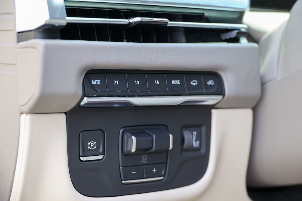 Used 2025 Cadillac Escalade Premium Luxury Platinum AWD/4WD image 8