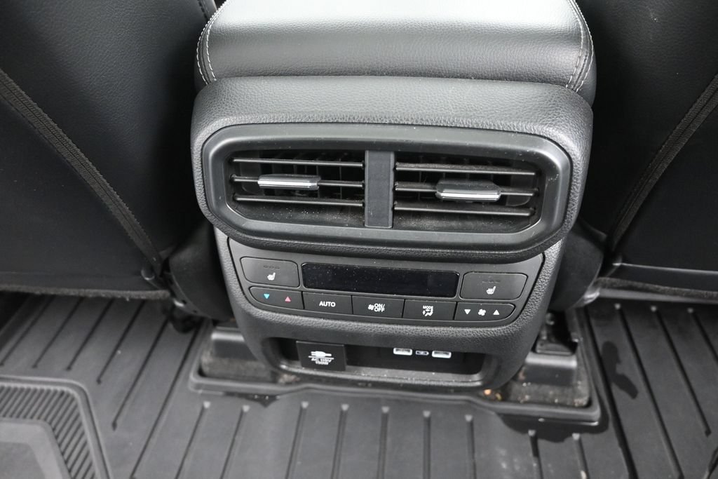 Used 2023 Honda Pilot Elite image 12