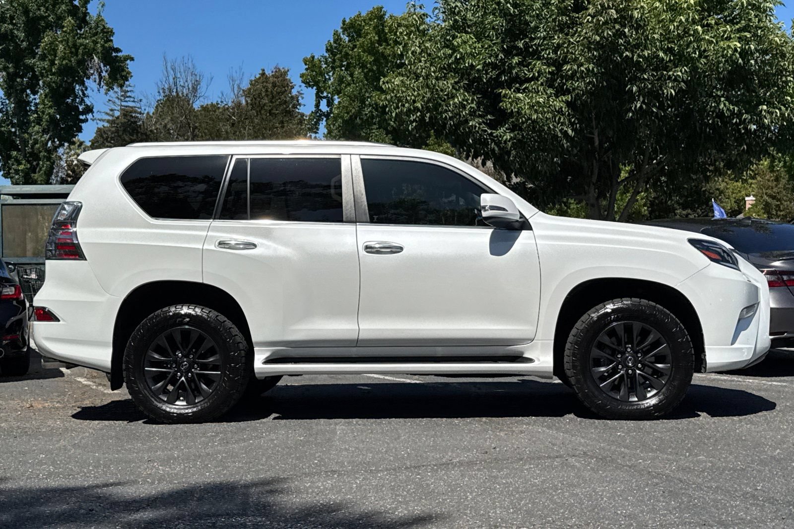 Used 2021 Lexus GX 460 Premium w/ Premium Package AWD/4WD image 3