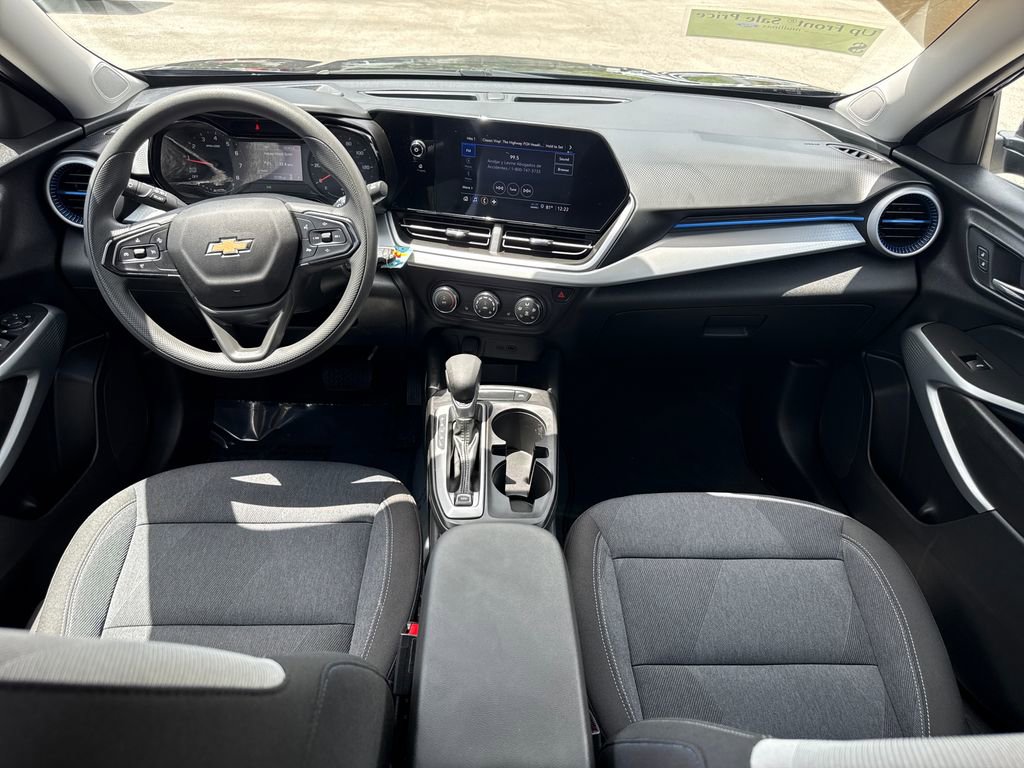 Used 2024 Chevrolet Trax LS w/ LS Convenience Package FWD image 5