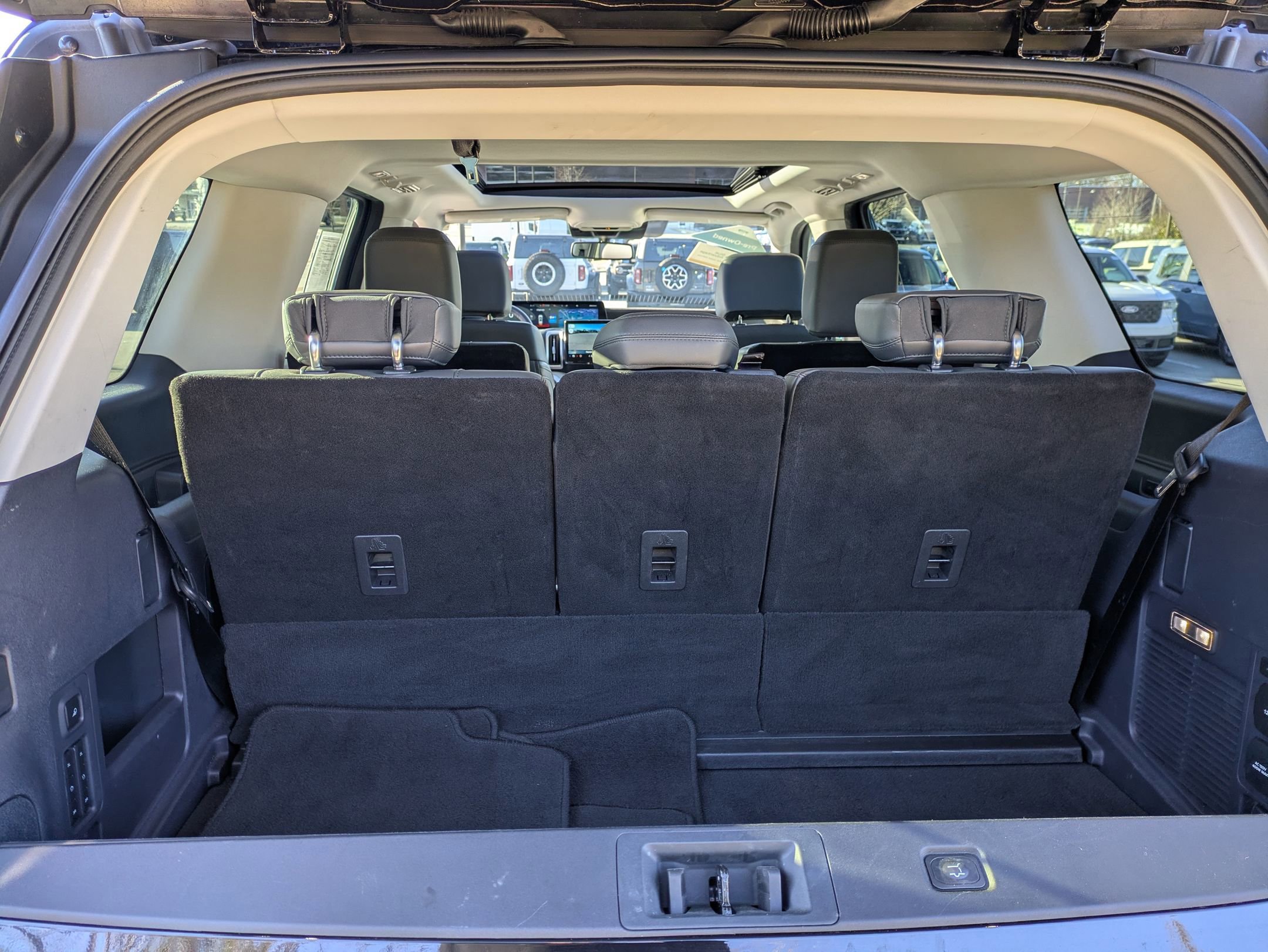 Certified 2025 Ford Expedition Active image 32