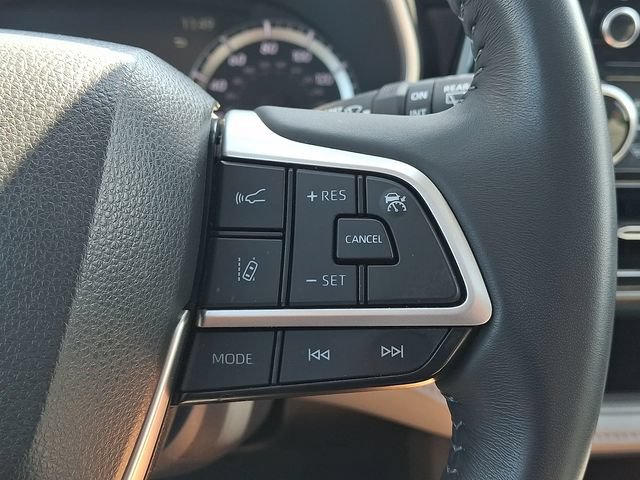 Used 2023 Toyota Highlander XLE FWD image 23